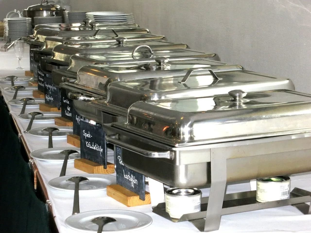 Jak otworzyć catering w domu i uniknąć kosztownych błędów