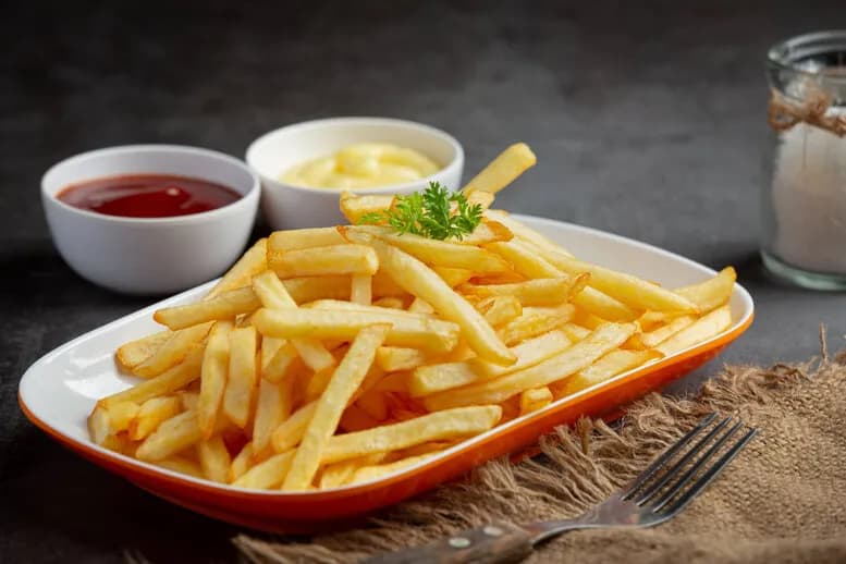 Jak podgrzać frytki, by były chrupiące i smaczne jak świeże