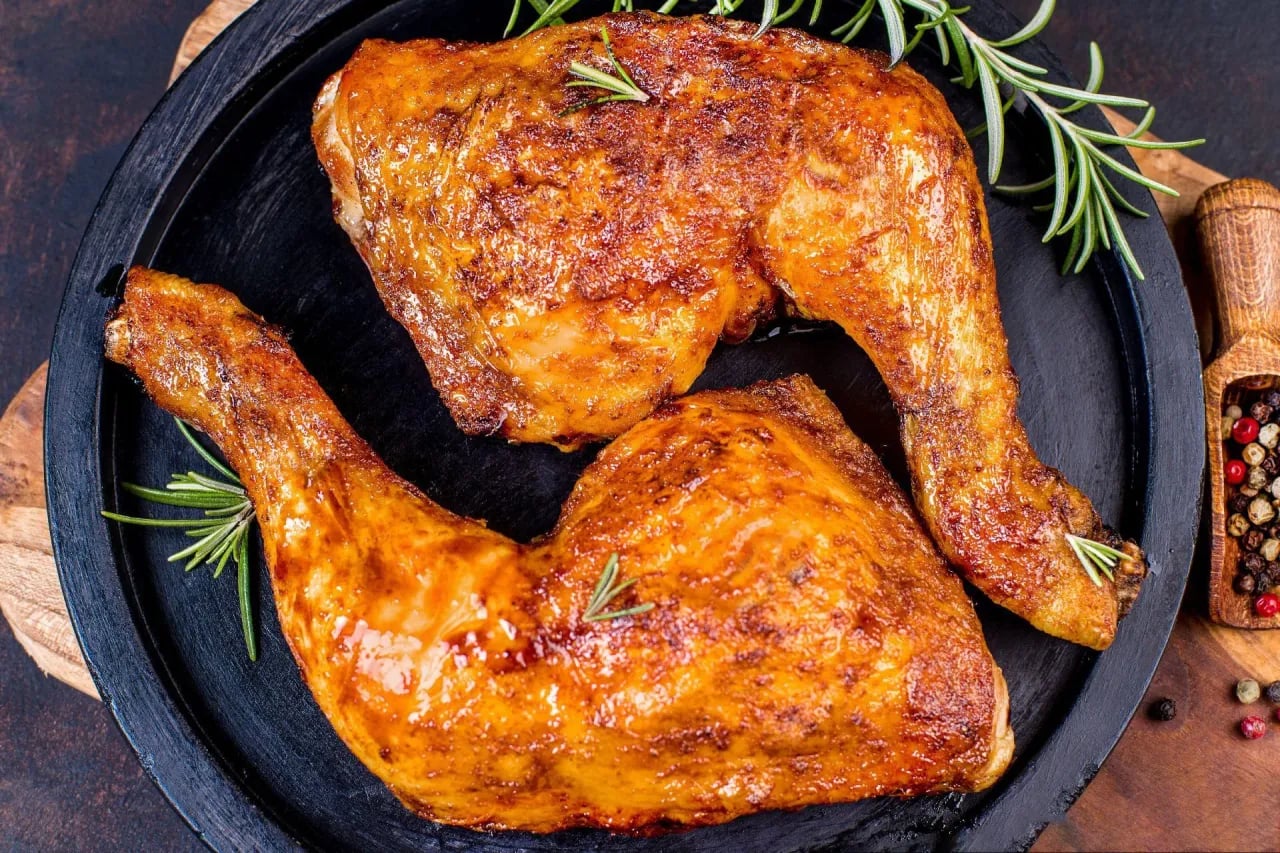 Ile pieką się udka? Odkryj idealny czas pieczenia dla soczystości
