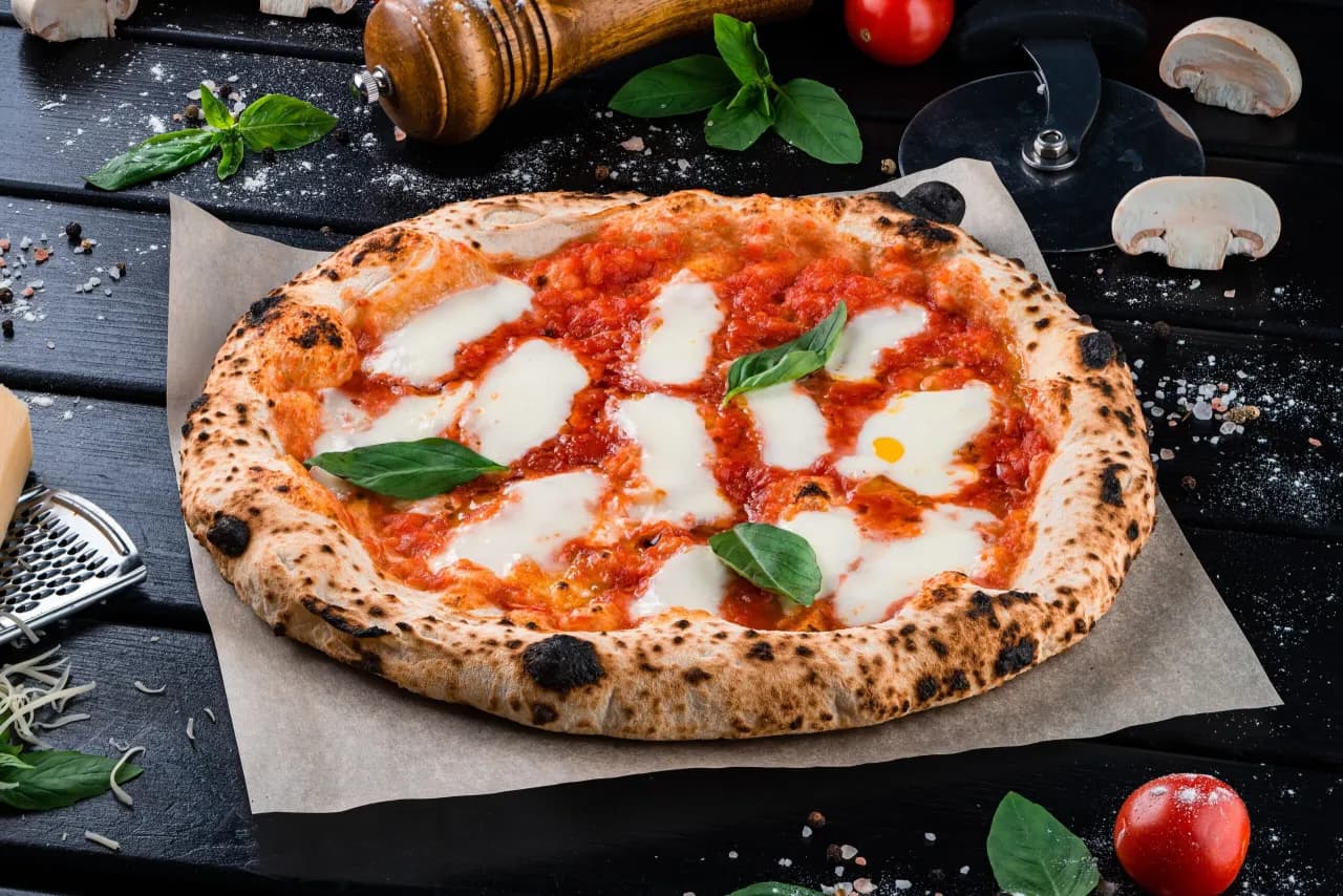Kiedy powstała pizza? Zaskakujące fakty o jej historii i pochodzeniu